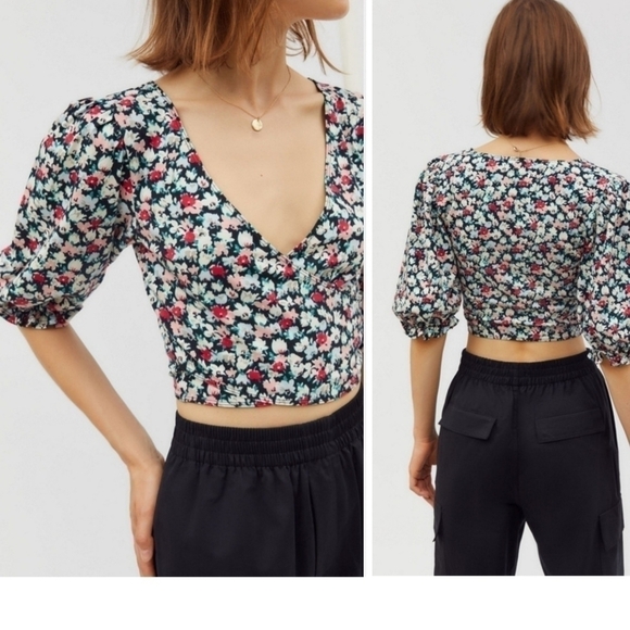 URBAN Outfitters Puff Sleeve Cropped Top - Picture 1 of 12